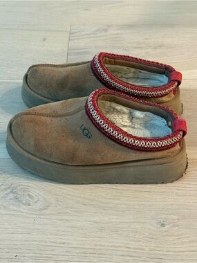 UGG Tasman Chestnut with Red Trim